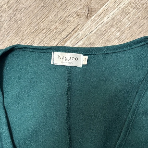 Elegant Green Wrap Dress with Ruffle Detail - Picture 2 of 3